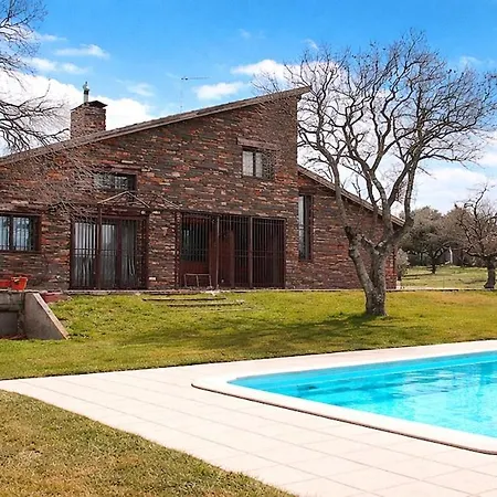 Casa Pirinea, Maello, Avila Maello