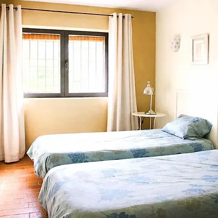 Casa Pirinea, Maello, Avila Ferienhaus Maello