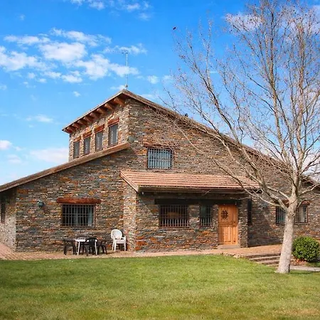 Casa Pirinea, Maello, Avila Ferienhaus