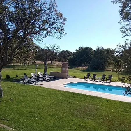 Casa Pirinea, Maello, Avila Сasa de vacaciones